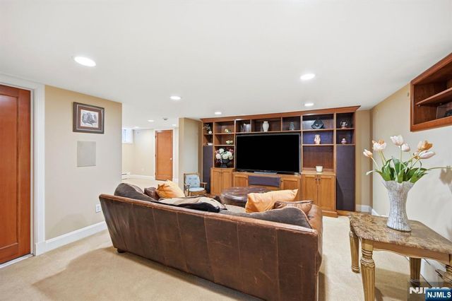 283 Highwood, Ridgewood, NJ 07450