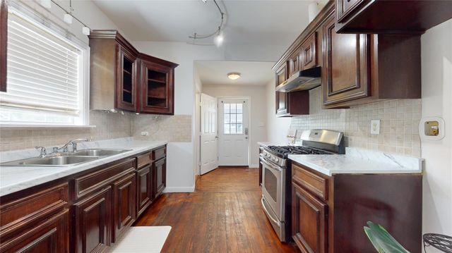 101 Eastgate Street, Houston, TX 77012