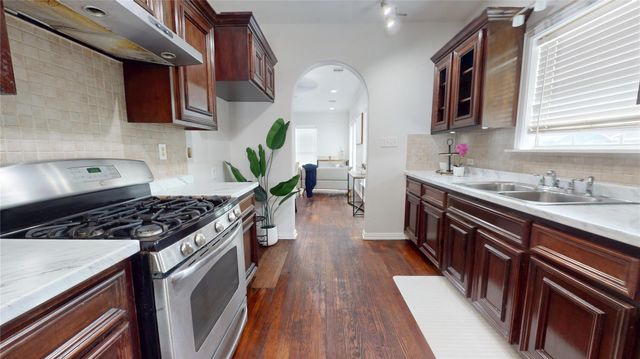 101 Eastgate Street, Houston, TX 77012