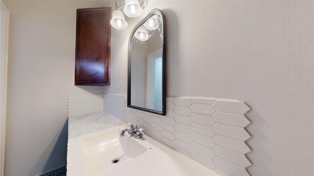 101 Eastgate Street, Houston, TX 77012