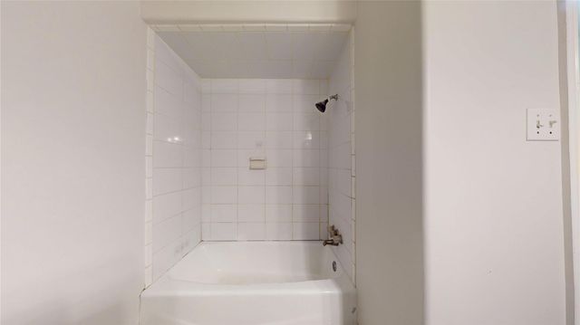 101 Eastgate Street, Houston, TX 77012