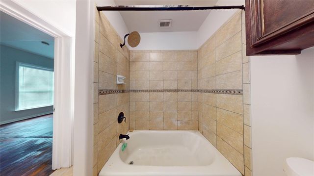 101 Eastgate Street, Houston, TX 77012