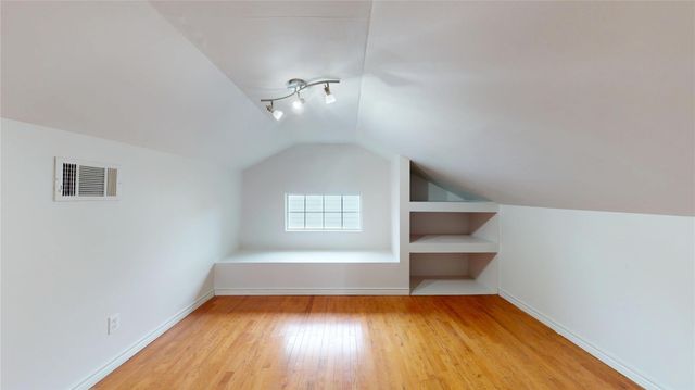 101 Eastgate Street, Houston, TX 77012