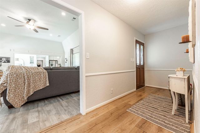 805 W Edgewood Drive, Friendswood, TX 77546