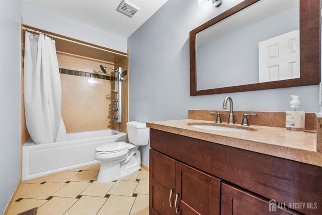34 Sassafras Court, North Brunswick, NJ 08902