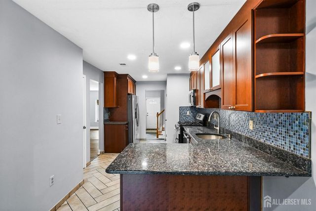 34 Sassafras Court, North Brunswick, NJ 08902