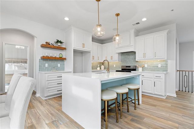 17478 W 169th Terrace, Olathe, KS 66062