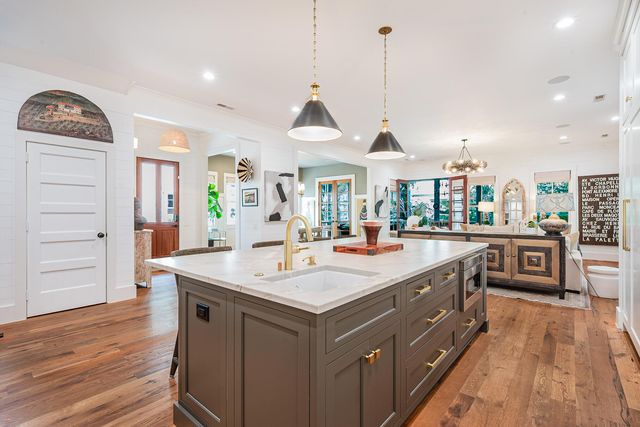 407 Royall Avenue, Mount Pleasant, SC 29464