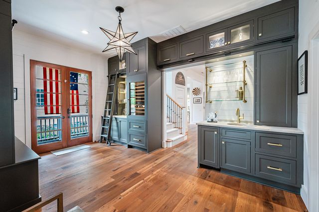 407 Royall Avenue, Mount Pleasant, SC 29464