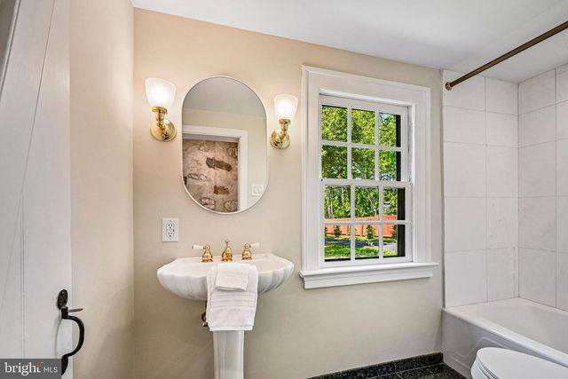 1018 DARBY PAOLI RD, Berwyn, PA 19312