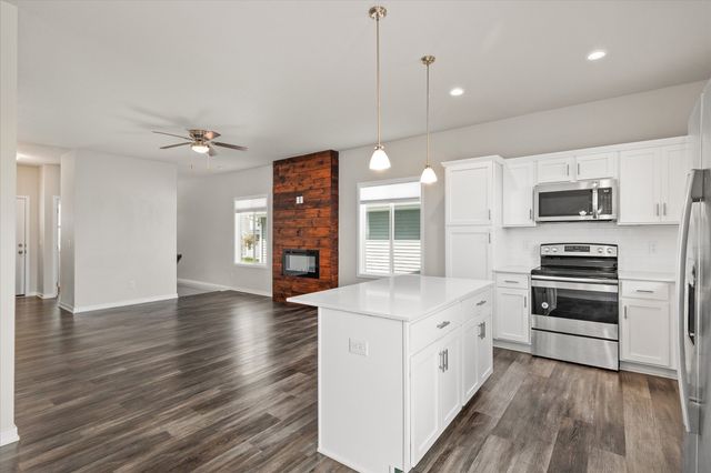 1725 Ashwood Avenue, Norwalk, IA 50211