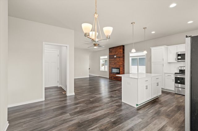 1725 Ashwood Avenue, Norwalk, IA 50211