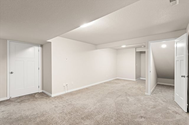 1725 Ashwood Avenue, Norwalk, IA 50211