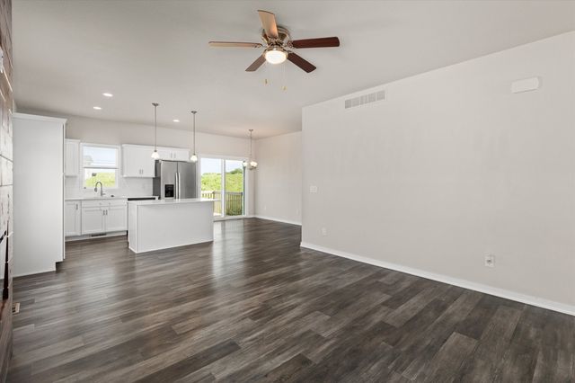 1725 Ashwood Avenue, Norwalk, IA 50211