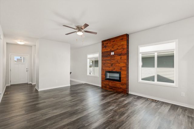1725 Ashwood Avenue, Norwalk, IA 50211