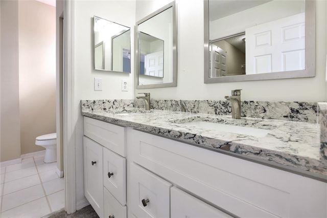 5700 BENTGRASS DRIVE 16-211, Sarasota, FL 34235