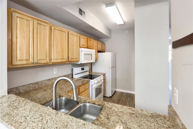 5700 BENTGRASS DRIVE 16-211, Sarasota, FL 34235