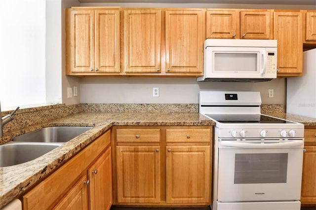 5700 BENTGRASS DRIVE 16-211, Sarasota, FL 34235