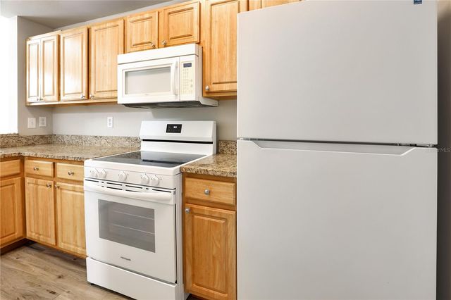 5700 BENTGRASS DRIVE 16-211, Sarasota, FL 34235