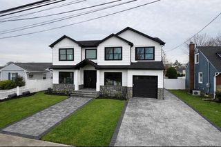 3860 Hudson Avenue, Seaford, NY 11783