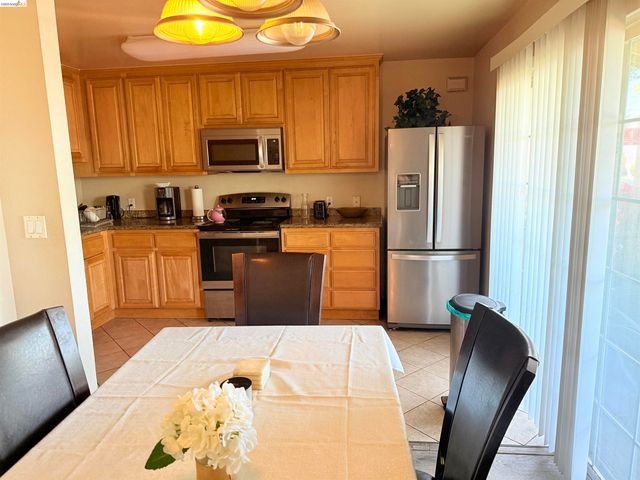 650 Fargo Ave 1, San Leandro, CA 94579