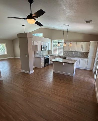 2368 E El Paso Avenue, Fresno, CA 93720