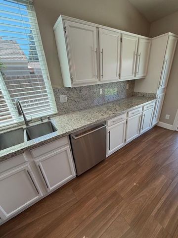 2368 E El Paso Avenue, Fresno, CA 93720