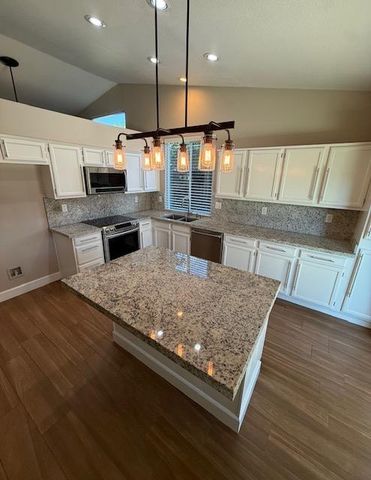 2368 E El Paso Avenue, Fresno, CA 93720