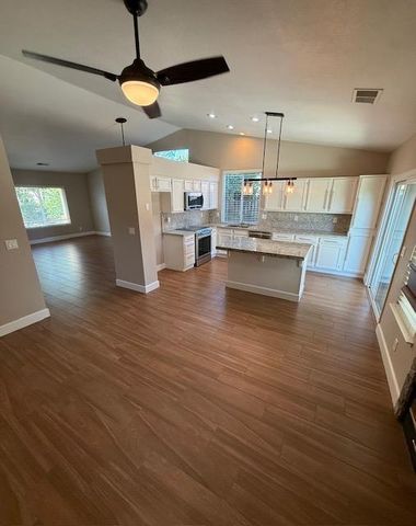 2368 E El Paso Avenue, Fresno, CA 93720