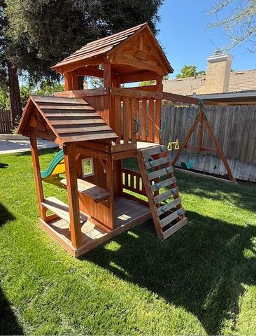 2368 E El Paso Avenue, Fresno, CA 93720