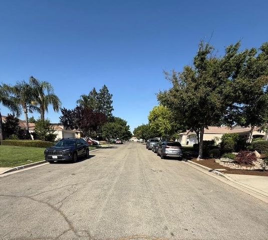 2368 E El Paso Avenue, Fresno, CA 93720