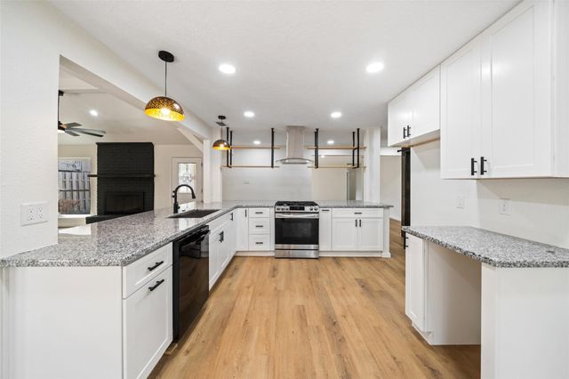 238 Point Clear Drive, Conroe, TX 77304