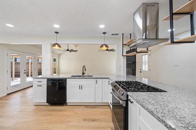 238 Point Clear Drive, Conroe, TX 77304