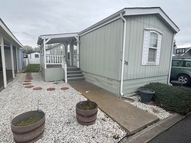 4200 Summers Lane UNIT 35, Klamath Falls, OR 97603