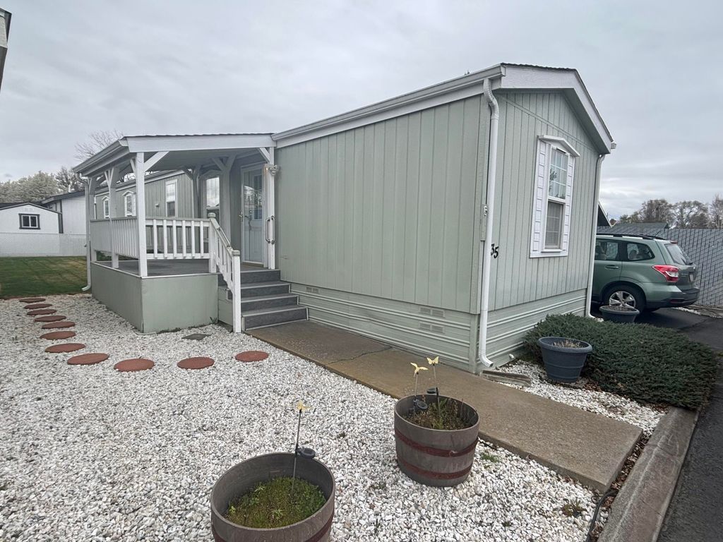 4200 Summers Lane UNIT 35, Klamath Falls, OR 97603