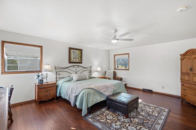 W137S6940 Clarendon PLACE, Muskego, WI 53150