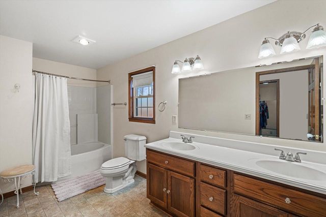 W137S6940 Clarendon PLACE, Muskego, WI 53150