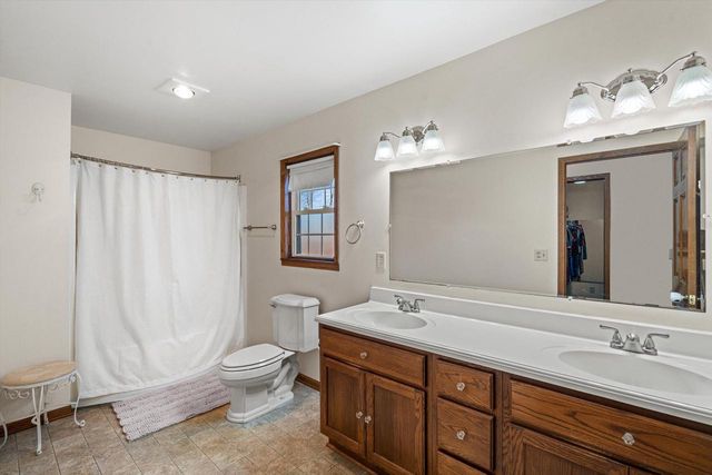 W137S6940 Clarendon PLACE, Muskego, WI 53150