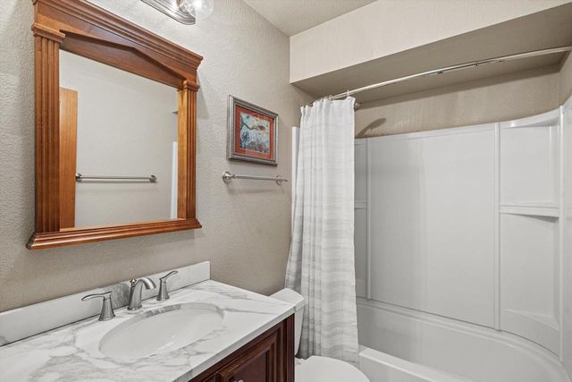 W137S6940 Clarendon PLACE, Muskego, WI 53150