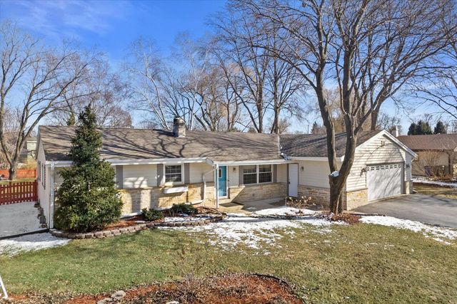 W137S6940 Clarendon PLACE, Muskego, WI 53150