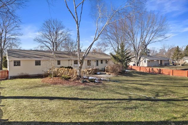 W137S6940 Clarendon PLACE, Muskego, WI 53150