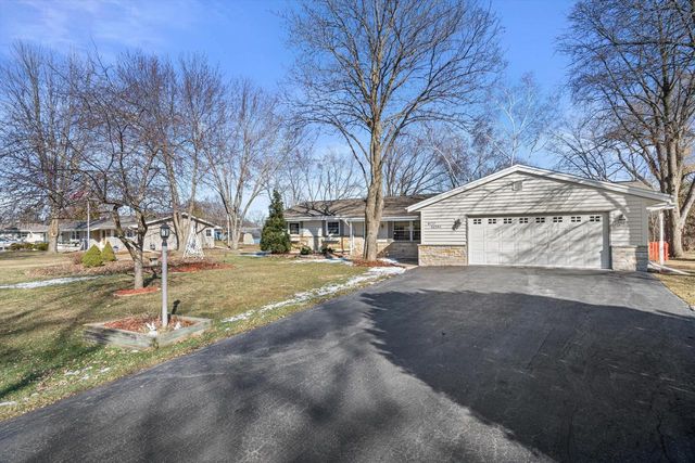 W137S6940 Clarendon PLACE, Muskego, WI 53150