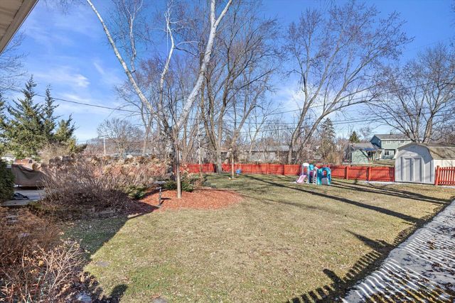 W137S6940 Clarendon PLACE, Muskego, WI 53150