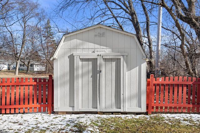 W137S6940 Clarendon PLACE, Muskego, WI 53150