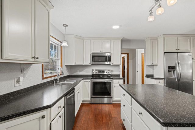 W137S6940 Clarendon PLACE, Muskego, WI 53150