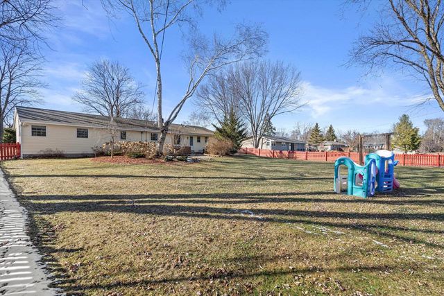 W137S6940 Clarendon PLACE, Muskego, WI 53150