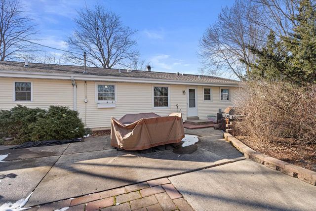 W137S6940 Clarendon PLACE, Muskego, WI 53150