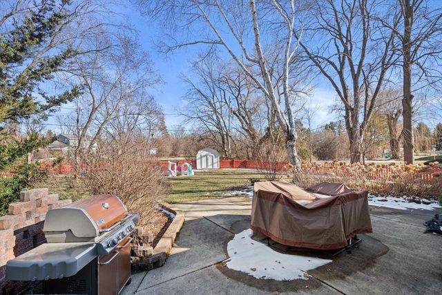 W137S6940 Clarendon PLACE, Muskego, WI 53150