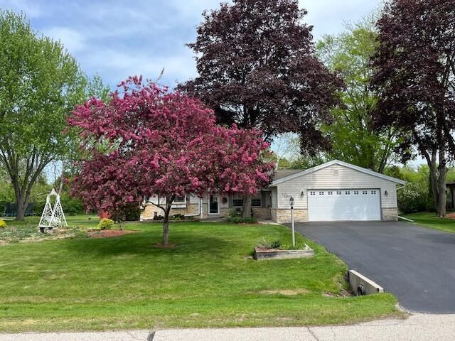 W137S6940 Clarendon PLACE, Muskego, WI 53150