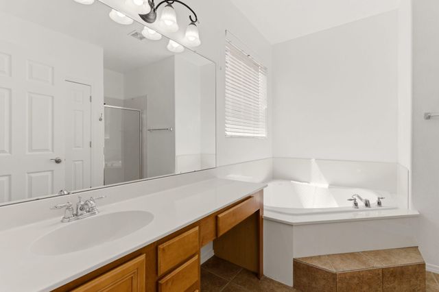 3416 Lockerbie Drive SE, Rio Rancho, NM 87124